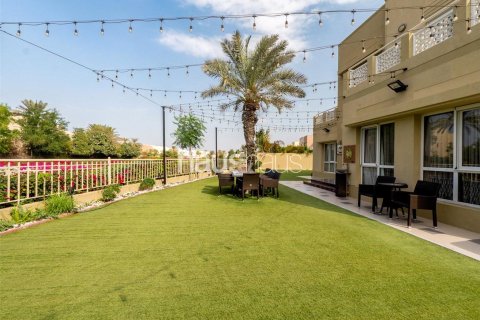 Villa in Meadows, Dubai, UAE 6 bedrooms, 457 sq.m. № 625814 - photo 24