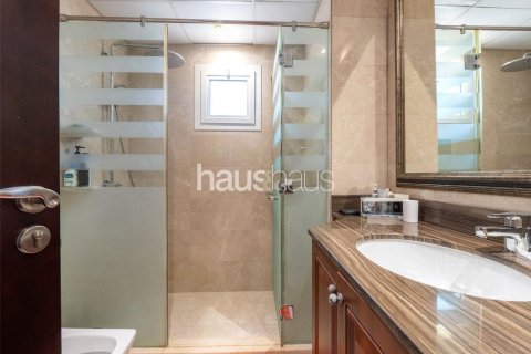 Villa in Meadows, Dubai, UAE 6 bedrooms, 457 sq.m. № 625814 - photo 16