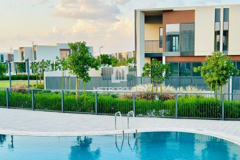 Villa te koop in Dubai Land, Dubai, VAE 4 slaapkamers, 336 vr.m., nr 592900 - foto 1
