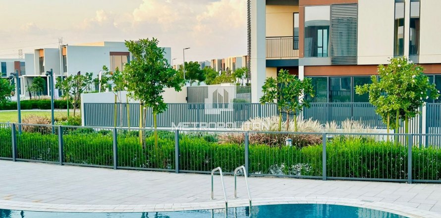Villa in Dubai Land, Dubai, VAE 4 slaapkamers, 336 vr.m. nr 592900