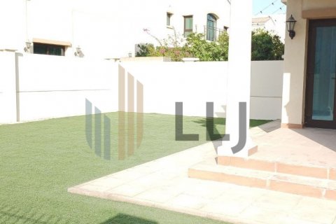 Villa sa Abu Dhabi, UAE 3 silid-tulugan, 259.2 sq.m. № 624103 - larawan 2
