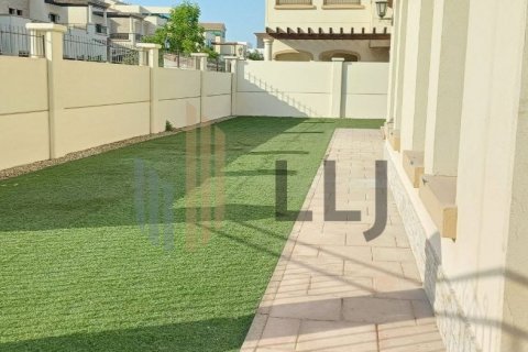 Villa sa Abu Dhabi, UAE 3 silid-tulugan, 259.2 sq.m. № 624103 - larawan 1