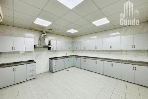 Vilë në Al Quoz, Dubai, Emiratet e Bashkuara Arabe 5 dhoma gjumi, 997.7 m2. № 577087 - Foto 8