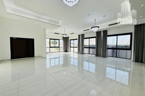 Vilë në Al Quoz, Dubai, Emiratet e Bashkuara Arabe 5 dhoma gjumi, 997.7 m2. № 577087 - Foto 2