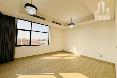 Vilë në Al Quoz, Dubai, Emiratet e Bashkuara Arabe 5 dhoma gjumi, 997.7 m2. № 577087 - Foto 23
