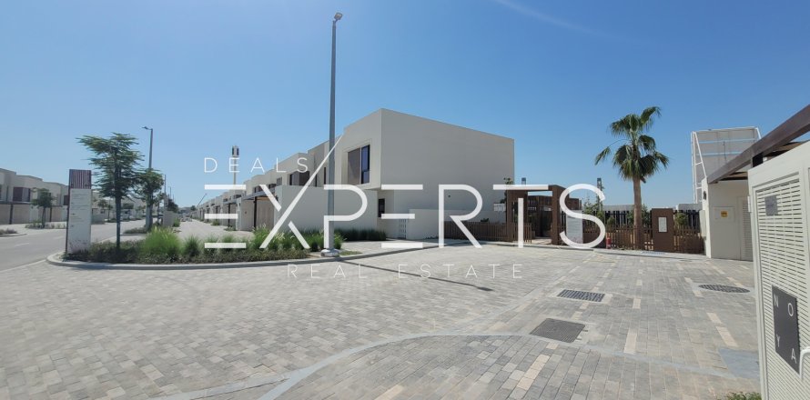 Kaupunkipientalo Yas Island, Abu Dhabi, Arabiemiraatit 2 makuuhuonetta, 124 m2 № 576938