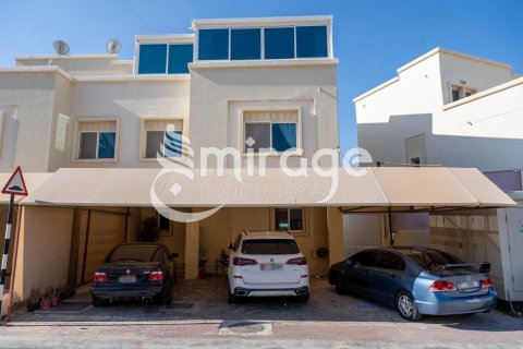 Vila v Al Reef, Abu Dhabi, SAE 5 ložnice, 348.4 m² Č.: 596977 - fotografie 1