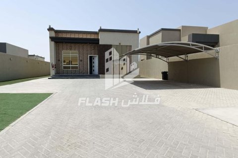 Al Hamra Village, Ras Al Khaimah, UAE의 임대용 빌라 침실 2개, 167.2제곱미터 번호 611713 - 사진 2