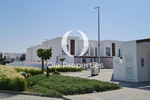 Townhouse in Al Ghadeer, Abu Dhabi, UAE 2 bedrooms, 158 sq.m. № 608524 - photo 2