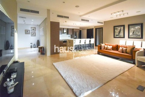 Apartment in Jumeirah Beach Residence, Dubai, UAE 4 bedrooms, 264 sq.m. № 625760 - photo 1