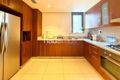 Apartment in Downtown Dubai (Downtown Burj Dubai), UAE 3 bedrooms, 219 sq.m. № 626141 - photo 7