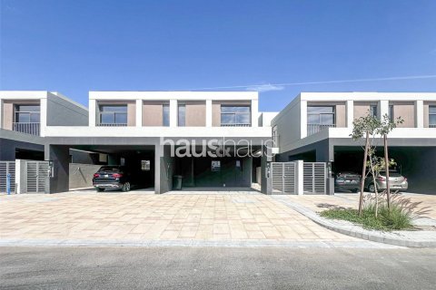 Townhouse in Dubai South (Dubai World Central), Dubai, UAE 3 bedrooms, 238 sq.m. № 626054 - photo 1