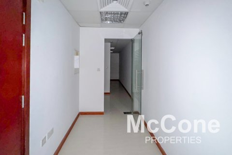 Office in Jumeirah Lake Towers, Dubai, UAE 102.66 sq.m. № 587002 - photo 9