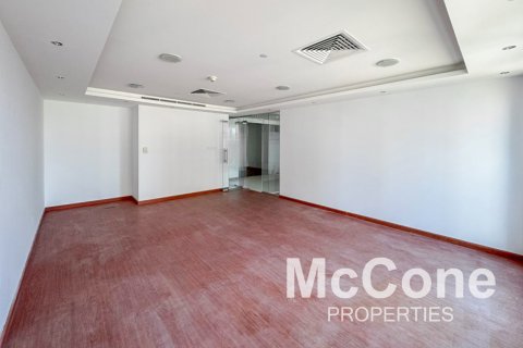 Office in Jumeirah Lake Towers, Dubai, UAE 102.66 sq.m. № 587002 - photo 2
