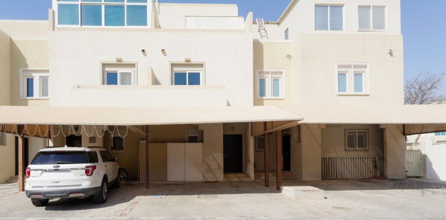 Komerční nemovitost v Al Reef, Abu Dhabi, SAE 3 ložnice, 174 m² Č.: 594536