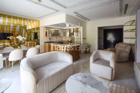 Townhouse in Jumeirah Village Triangle, Dubai, UAE 2 bedrooms, 152 sq.m. № 625855 - photo 2