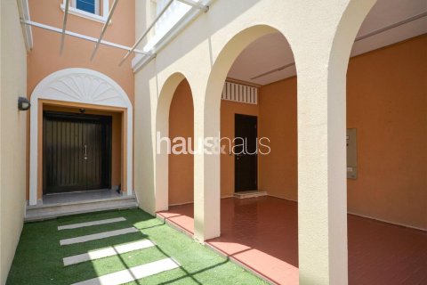 Townhouse in Jumeirah Village Triangle, Dubai, UAE 2 bedrooms, 152 sq.m. № 625855 - photo 17