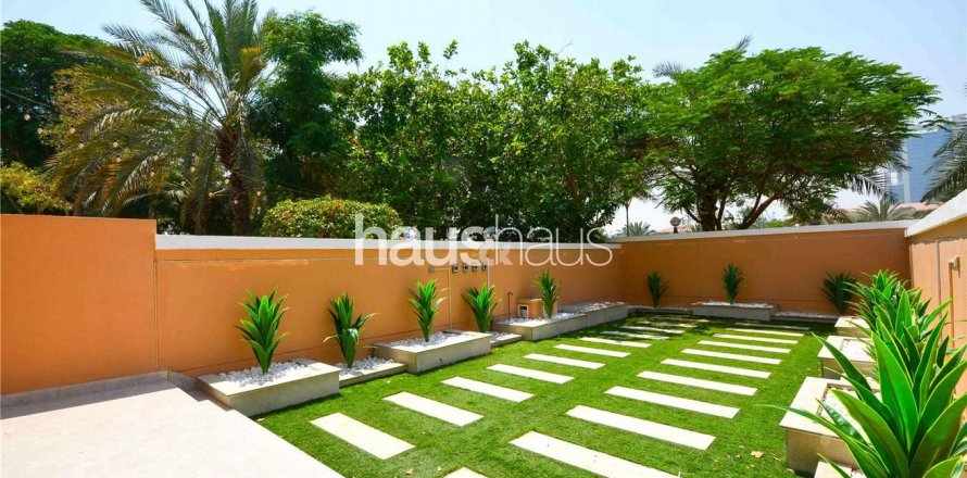 Townhouse in Jumeirah Village Triangle, Dubai, UAE 2 bedrooms, 152 sq.m. № 625855
