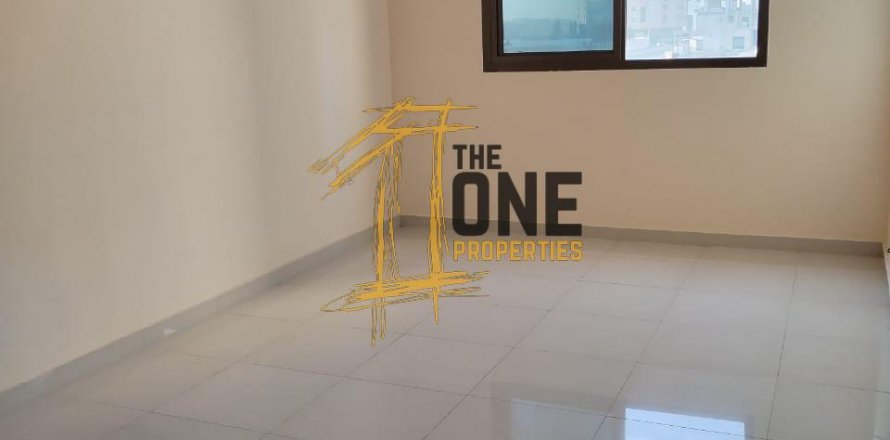 Building in Ajman, UAE 743.2 sq.m. № 584782