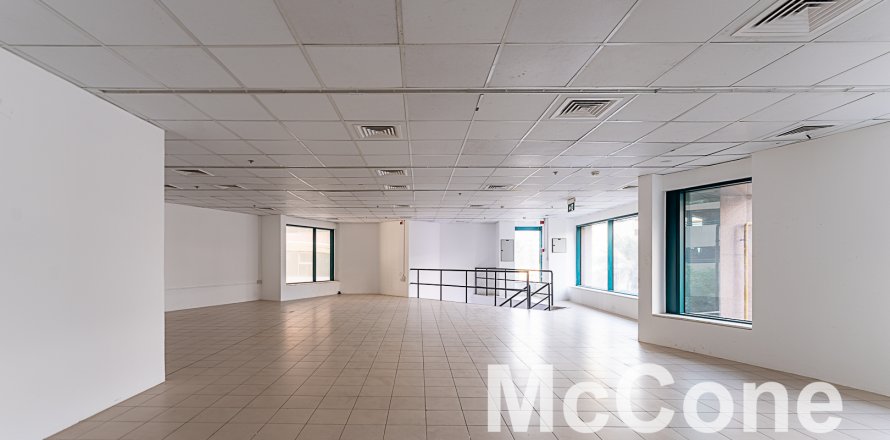 Dyqan në Sheikh Zayed Road, Dubai, Emiratet e Bashkuara Arabe 245.08 m2. № 586871