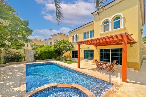 Villa para arrendamento em Jumeirah Park, Dubai, EAU 4 quartos, 314 m2 № 595570 - foto 1