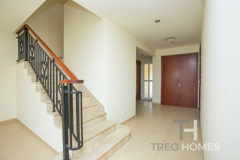 Townhouse in Arabian Ranches, Dubai, UAE 2 bedrooms, 175 sq.m. № 590243 - photo 5