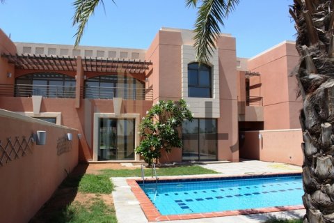 Villa itt: Abu Dhabi Gate City, EAE, 5 hálószoba, 480 m², azonosító: 605490 - fénykép 3
