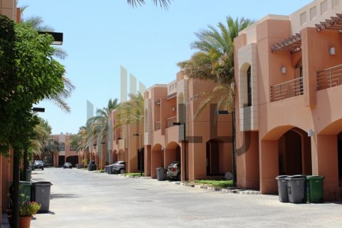 Villa itt: Abu Dhabi Gate City, EAE, 5 hálószoba, 480 m², azonosító: 605490 - fénykép 11