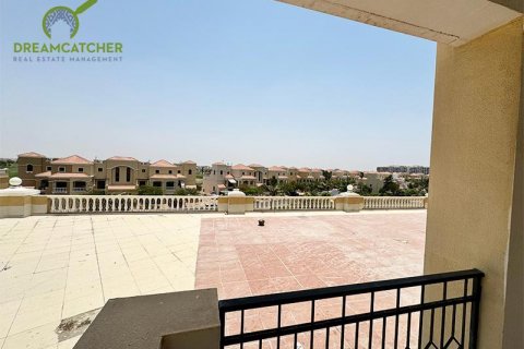 Apartment in Al Hamra Village, Ras Al Khaimah, UAE 2 bedrooms, 115.6 sq.m. № 588429 - photo 1