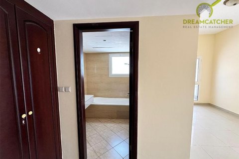 Apartment in Al Hamra Village, Ras Al Khaimah, UAE 2 bedrooms, 115.6 sq.m. № 588429 - photo 9