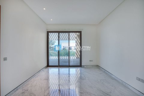 Commercial property on the Saadiyat Island, Abu Dhabi, UAE 5 bedrooms, 722 sq.m. № 594130 - photo 12