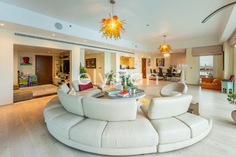 Apartment in Palm Jumeirah, Dubai, UAE 3 bedrooms, 377 sq.m. № 586096 - photo 7