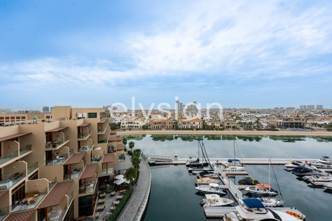 Apartment in Palm Jumeirah, Dubai, UAE 3 bedrooms, 377 sq.m. № 586096 - photo 2