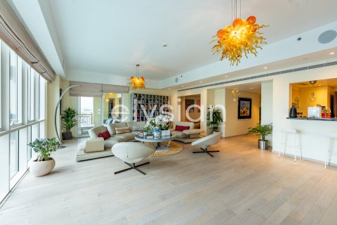 Apartment in Palm Jumeirah, Dubai, UAE 3 bedrooms, 377 sq.m. № 586096 - photo 6