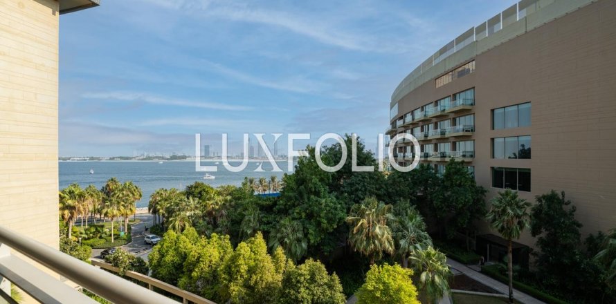 Apartment in Palm Jumeirah, Dubai, UAE 2 bedrooms, 257 sq.m. № 627577