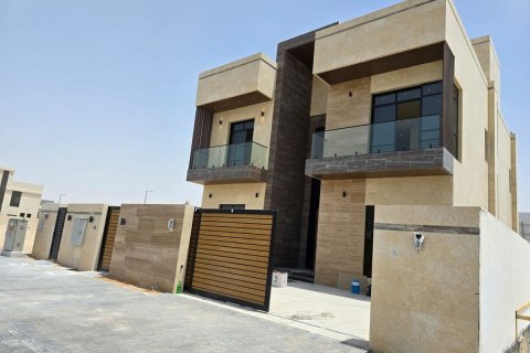 Komerční nemovitost v Al Shamkha, Abu Dhabi, SAE 6 ložnice, 544 m² Č.: 594342 - fotografie 1