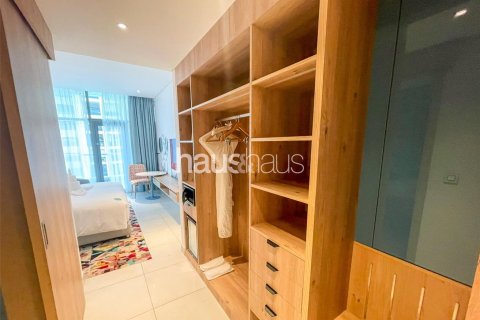 Apartment in Palm Jumeirah, Dubai, UAE 1 room, 34 sq.m. № 625821 - photo 2