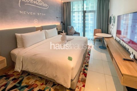 Apartment in Palm Jumeirah, Dubai, UAE 1 room, 34 sq.m. № 625821 - photo 1