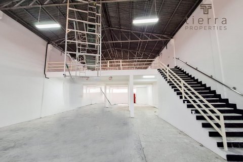 Magazinë në Al Quoz, Dubai, Emiratet e Bashkuara Arabe 529.5 m2. № 569254 - Foto 4