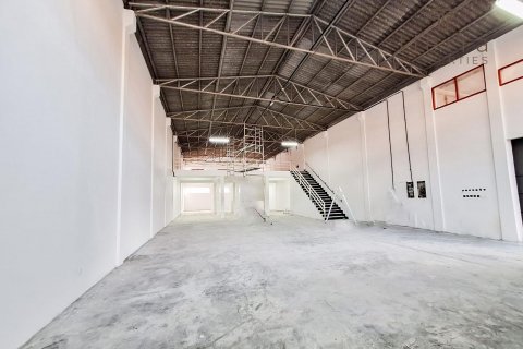Magazinë në Al Quoz, Dubai, Emiratet e Bashkuara Arabe 529.5 m2. № 569254 - Foto 1