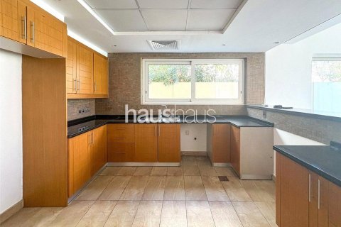 Villa in Jumeirah Park, Dubai, UAE 4 bedrooms, 386 sq.m. № 625187 - photo 2