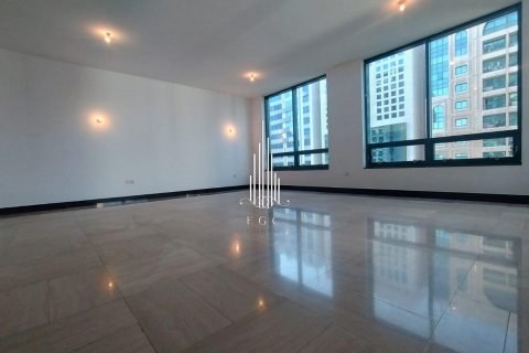Appartement à louer à Hamdan Street, Abu Dhabi, EAU 3 chambres, 213.7 m2 № 576054 - photo 1