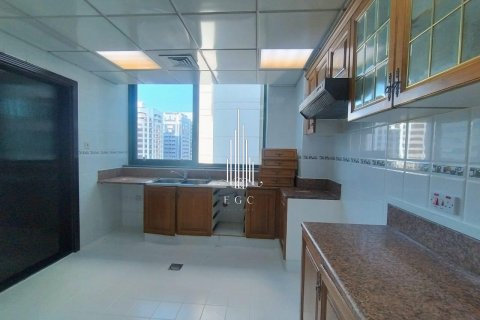 Appartement à louer à Hamdan Street, Abu Dhabi, EAU 3 chambres, 213.7 m2 № 576054 - photo 8