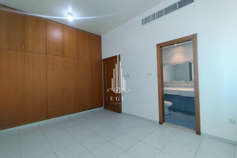 Apartment in Al Khalidiya, Abu Dhabi, UAE 3 bedrooms, 183 sq.m. № 576055 - photo 15