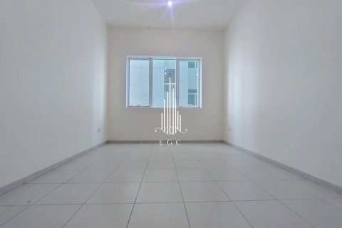 Apartment in Al Khalidiya, Abu Dhabi, UAE 3 bedrooms, 183 sq.m. № 576055 - photo 5