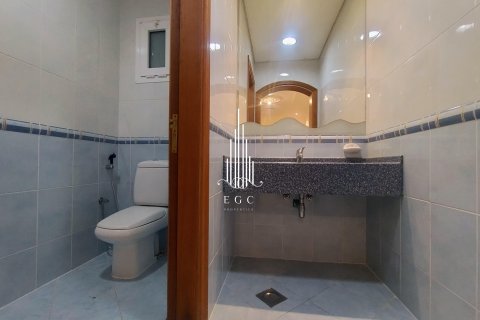 Apartment in Al Khalidiya, Abu Dhabi, UAE 3 bedrooms, 183 sq.m. № 576055 - photo 18