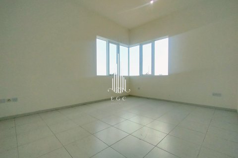Apartment in Al Khalidiya, Abu Dhabi, UAE 3 bedrooms, 183 sq.m. № 576055 - photo 9