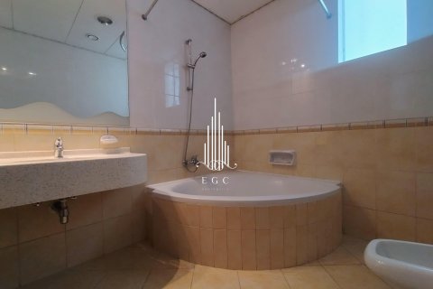 Apartment in Al Khalidiya, Abu Dhabi, UAE 3 bedrooms, 183 sq.m. № 576055 - photo 23