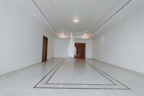 Apartment in Al Khalidiya, Abu Dhabi, UAE 3 bedrooms, 183 sq.m. № 576055 - photo 14