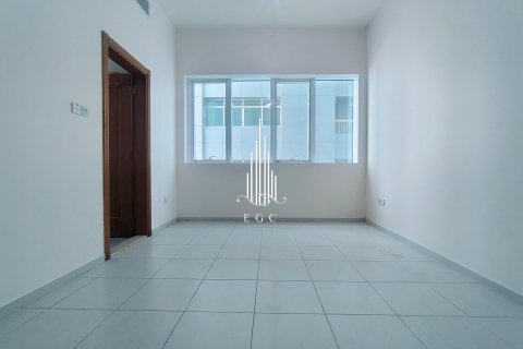 Apartment in Al Khalidiya, Abu Dhabi, UAE 3 bedrooms, 183 sq.m. № 576055 - photo 3